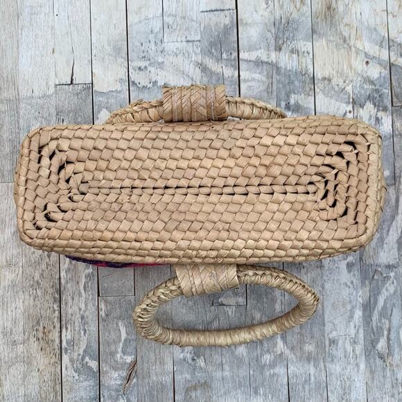 Woven Floral embroidered bag - Picture 9 of 10